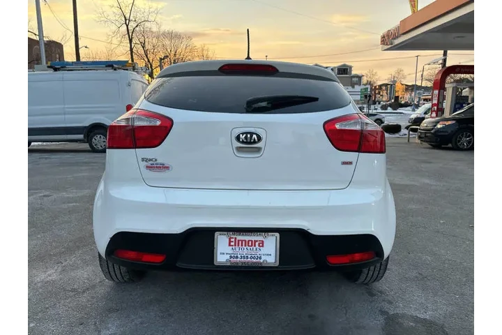 2013 Rio 5-Door LX image 6