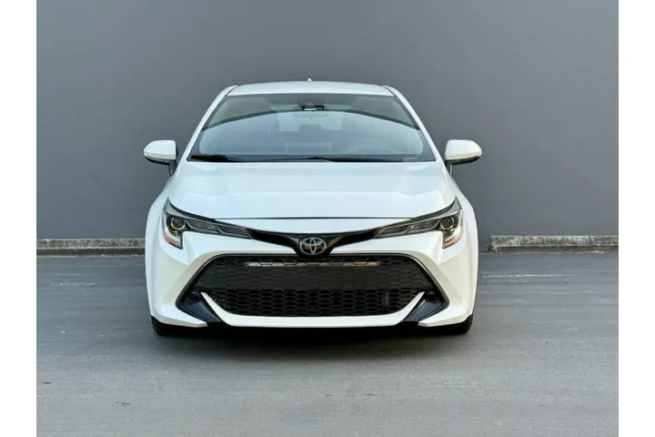 $17940 : 2020 Corolla Hatchback SE image 2