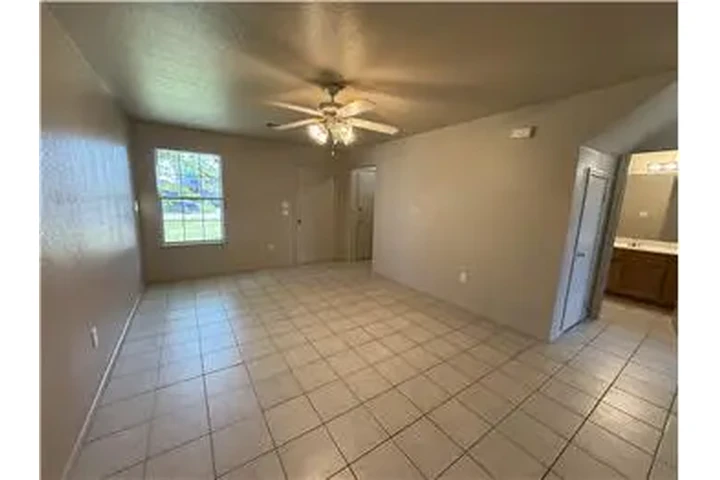 $1175 : Rental property with 3 bedro image 4