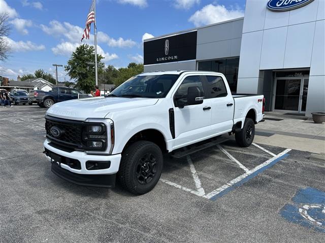 $61000 : 2024 F-350 Truck Crew Cab V-8 image 3