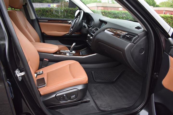 2017 BMW X3 sDrive28i image 5