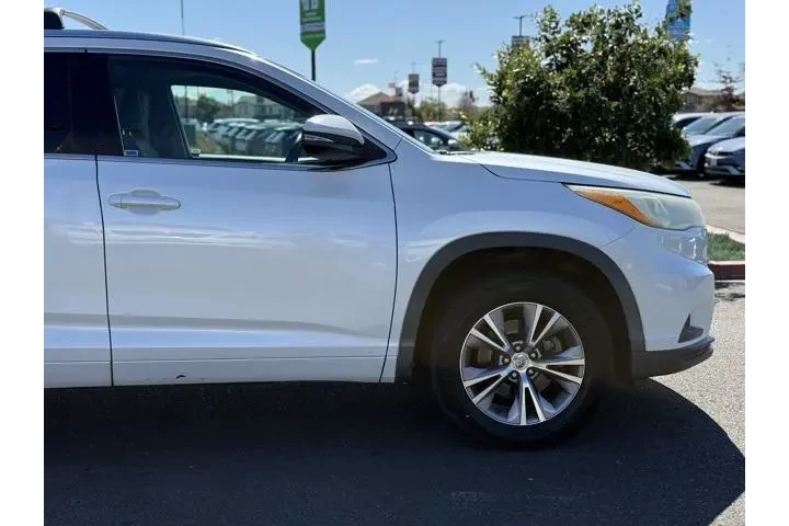 $18488 : Toyota Highlander 2015 XLE 4 image 9