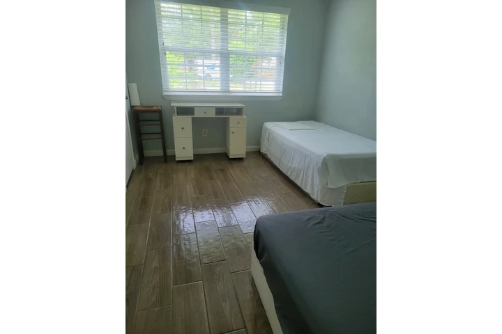 $550 : Renta recamara image 2