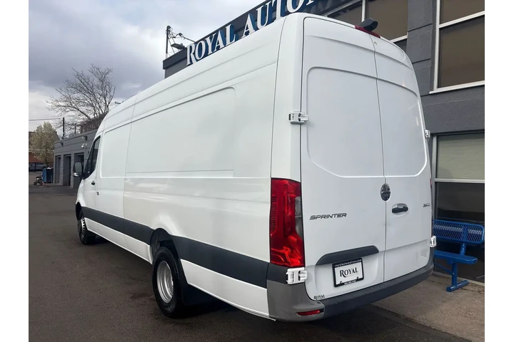 $43995 : 2019 Freightliner Sprinter 35 image 4