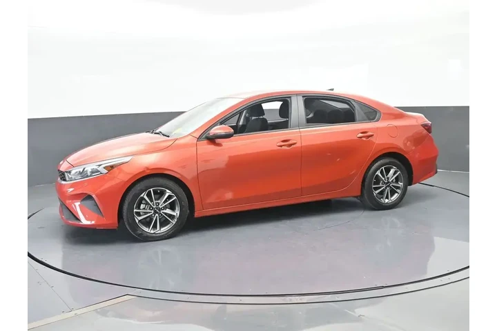 $14991 : Kia Forte 2023 LX 4dr Sedan image 2