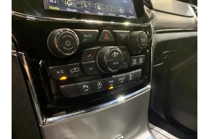 $24989 : Jeep Grand Cherokee 2020 4x4 image 7