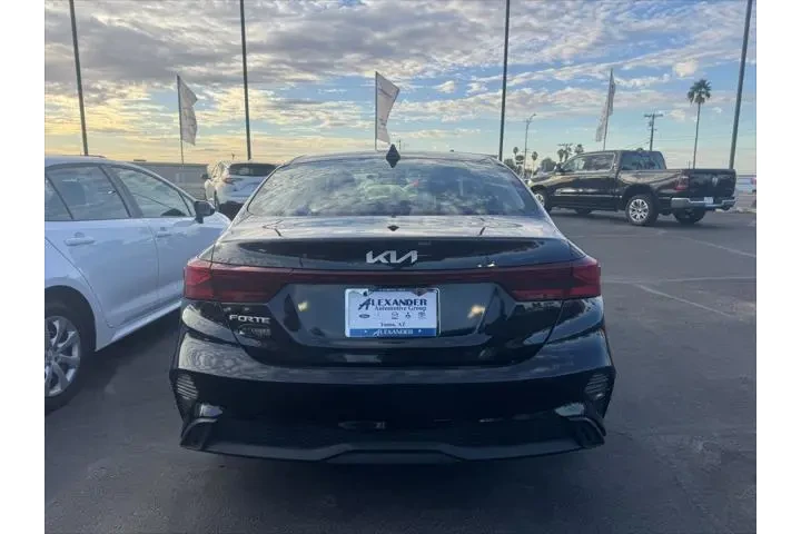 $16999 : Kia Forte 2024 LX 4dr Sedan image 6
