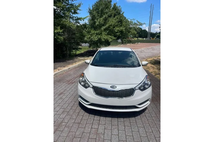 $4500 : 2015 Forte LX image 3