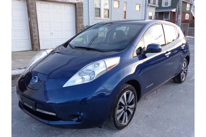 $5950 : 2017 LEAF SV image 2