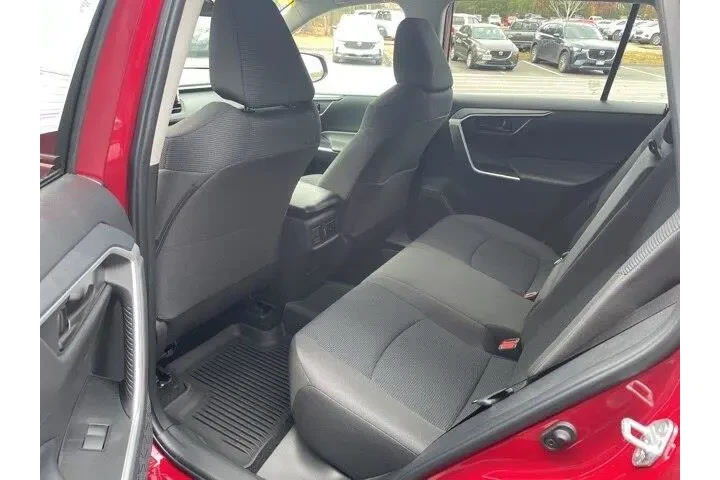 $29800 : Toyota RAV4 2025 AWD LE 4dr image 9
