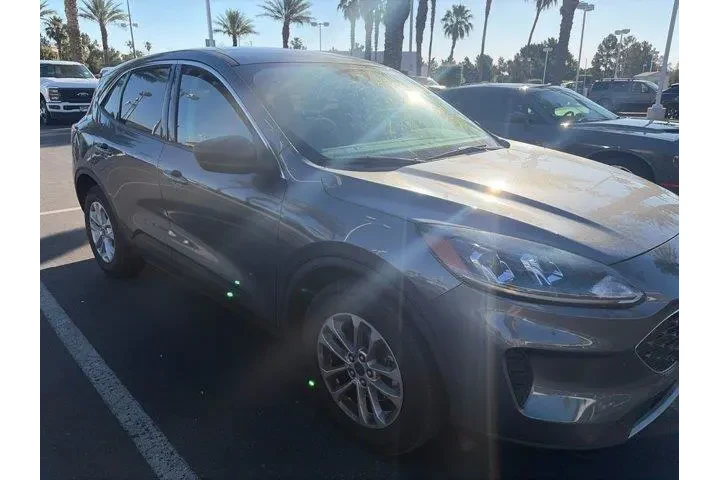 $20812 : Ford Escape 2022 SE 4dr SUV image 2