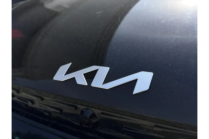 $23895 : Kia EV6 2023 AWD GT-Line 4dr image 8