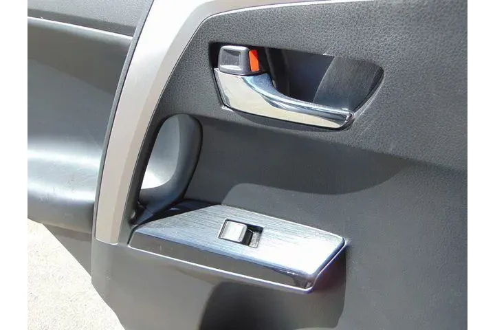 $22990 : Toyota RAV4 2018 AWD Limited image 7
