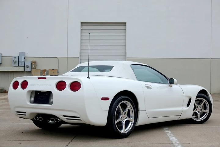 $17990 : 2001 Corvette image 3