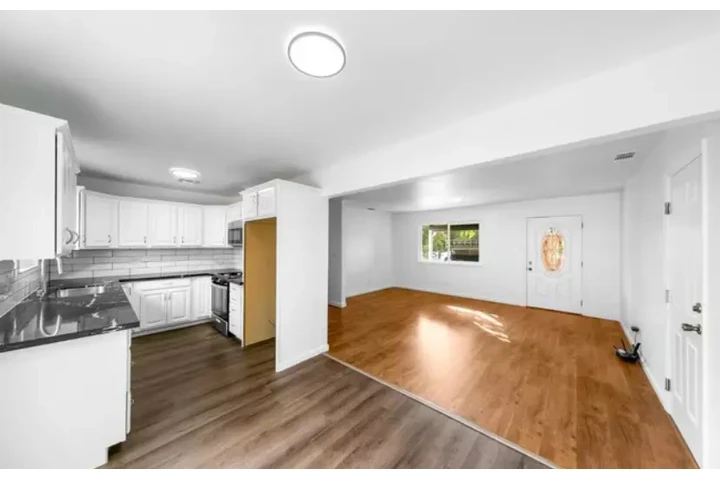 $1950 : 3Bedroom Available for rent image 3