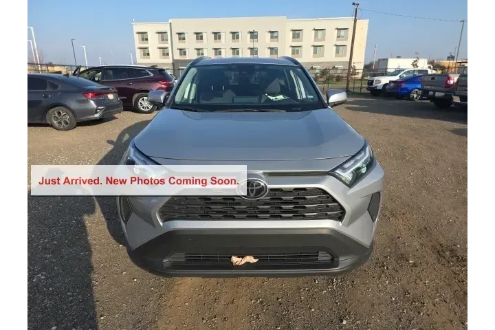$29300 : Toyota RAV4 2025 XLE 4dr SUV image 2