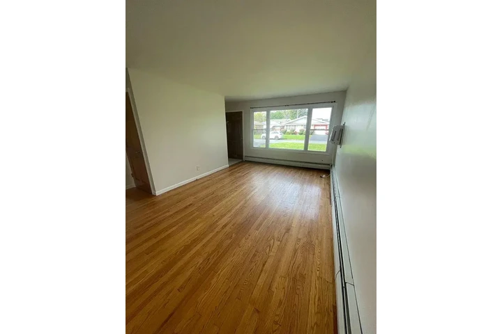 $1050 : Casa estilo rancho con 3 habit image 5