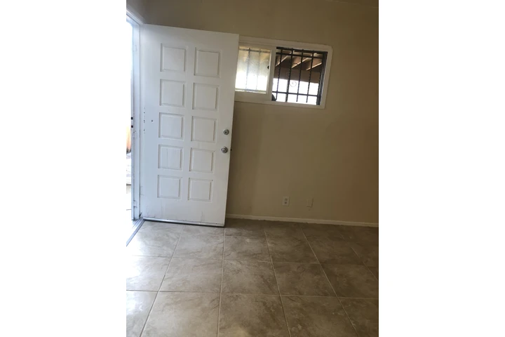 $1675 : 1 bedroom in Hawthorne image 3