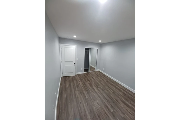 $900 : Se renta recamara image 1