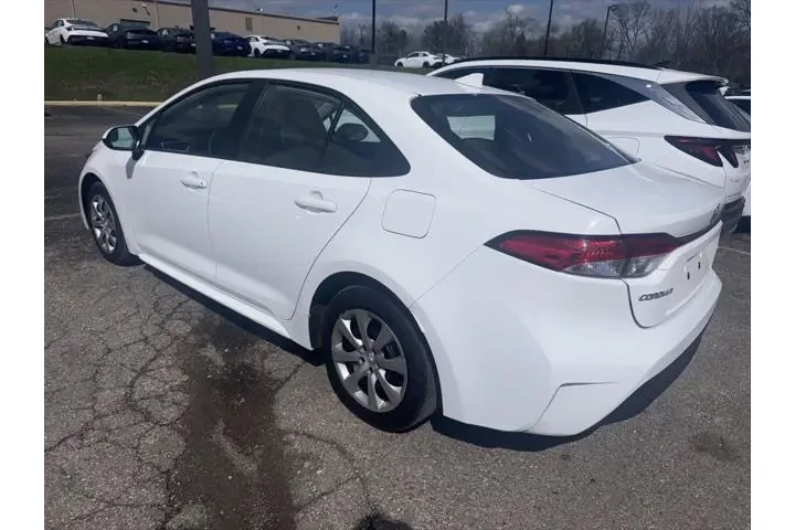 $20777 : Toyota Corolla 2025 LE 4dr S image 2