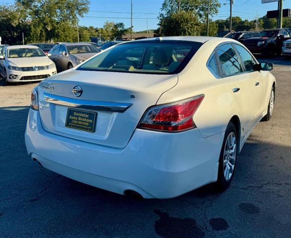 $7900 : 2015 Altima 2.5 SV image 10