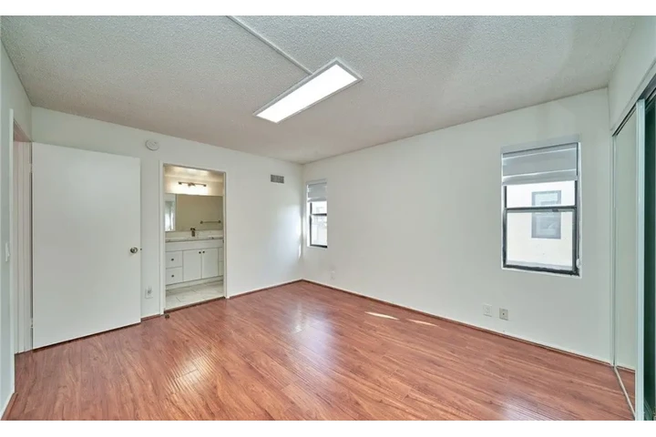 $1950 : 2Bedroom Apt in Vermont Ave image 6