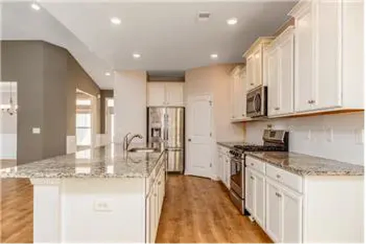 $3500 : Rental property with 3 bedro image 5