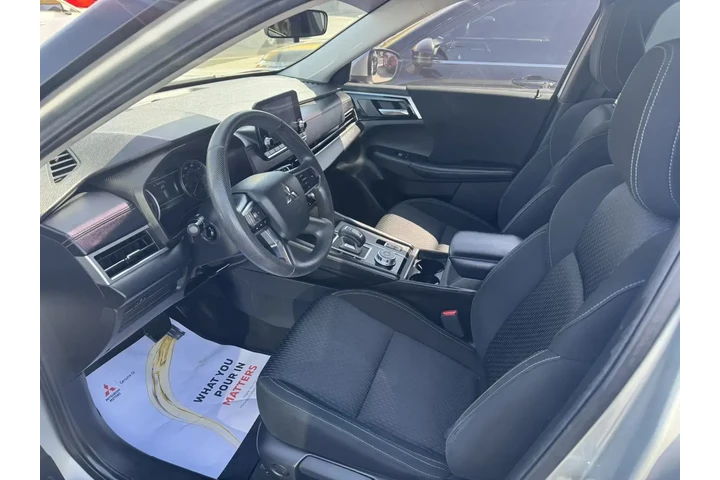 $19999 : Mitsubishi Outlander 2022 ES image 7