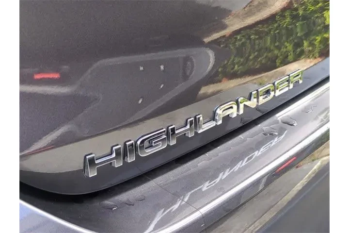 $33990 : Toyota Highlander 2022 XLE 4 image 5
