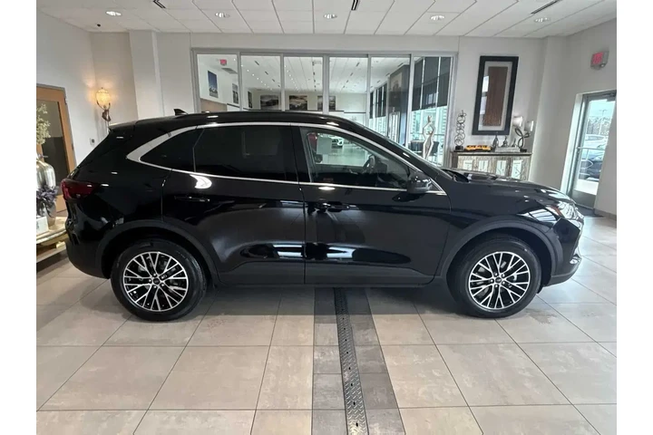 $36484 : Ford Escape Plug-In Hybrid 2 image 4