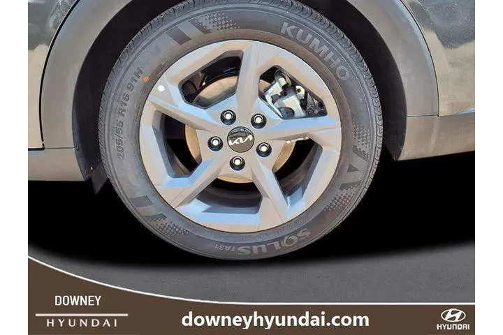 $21735 : Kia K4 2025 LXS 4dr Sedan image 6