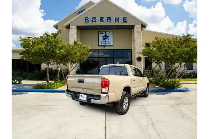 $21947 : Toyota Tacoma 2017 4x2 TRD O image 5