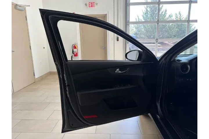 $12990 : Kia Forte 2021 FE 4dr Sedan image 9