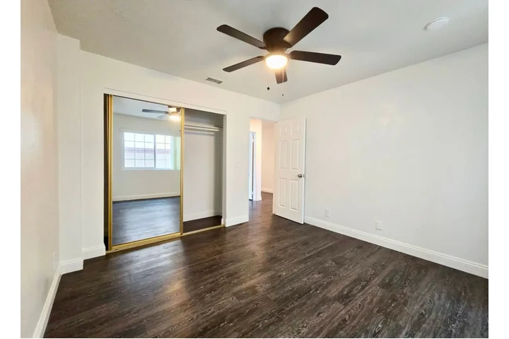 $2475 : 3Bed 2Bath Home in Vermont Ave image 7