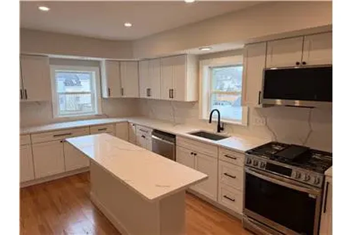 $5400 : Rental property with 4 bedro image 1