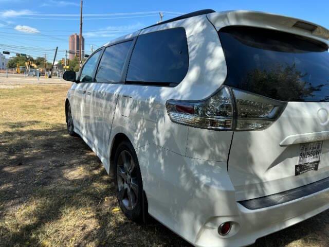 $18995 : 2016 Sienna image 4