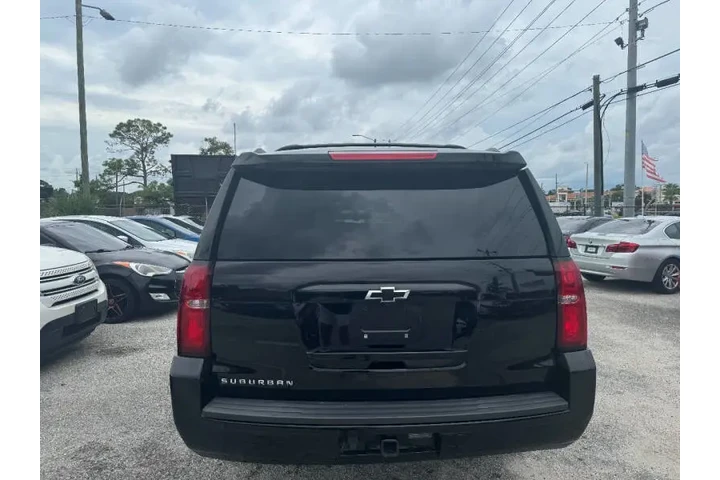 $15297 : 2017 Suburban LT image 6