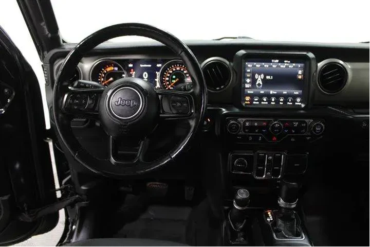 $31920 : Jeep Gladiator 2021 4x4 Will image 2