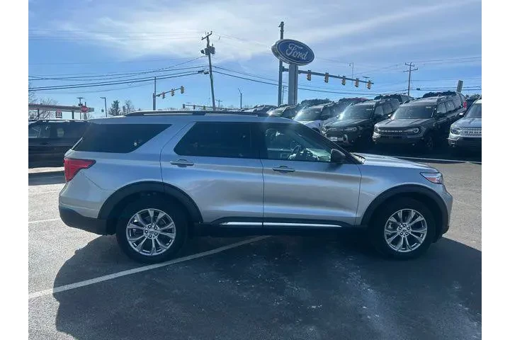 $32995 : Ford Explorer 2023 AWD XLT 4 image 2
