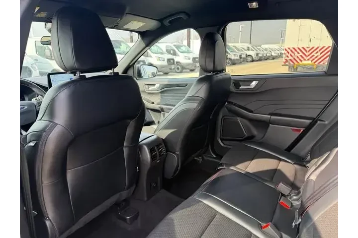 $21541 : Ford Escape 2025 ST-Line 4dr image 5