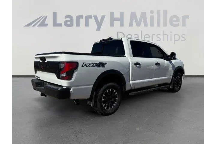 Nissan Titan 2023 4x4 PRO-4X image 5