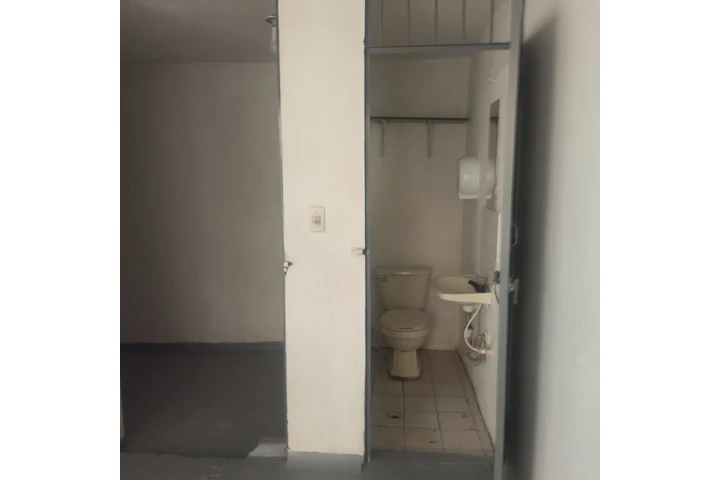 $5500000 : MAGNIFICA BODEGA REMODELADA image 1