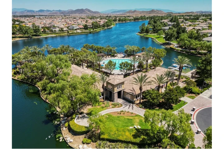 $1000 : Se Renta Cuarto y baño image 8