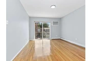 $700 : 1br -  Spacious, fully renovat thumbnail