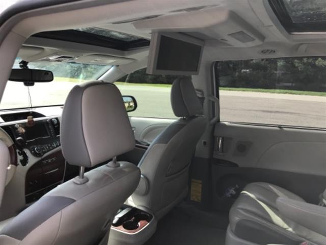 $10000 : 2014 Toyota Sienna LIMITED image 2