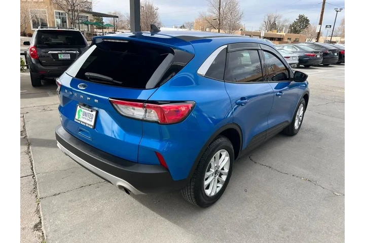 2021 Escape SE image 5