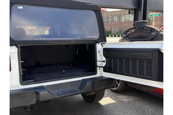 $23795 : Jeep Wrangler Unlimited 2021 image 8