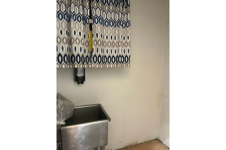 $2500 : Local comercial tipo oficina image 2