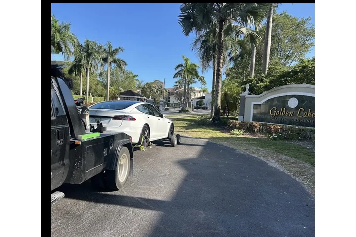 Towing service 24 hours nearby image 2