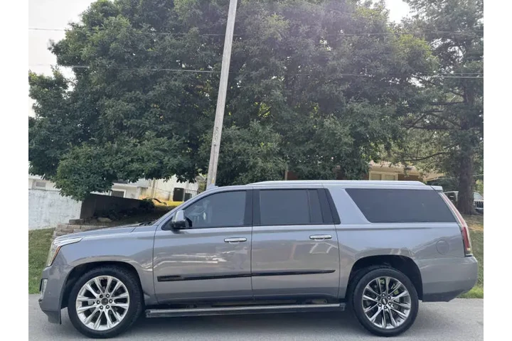 $21999 : 2019 Escalade ESV Premium Lux image 4